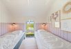 Velholdt sommerhus med skøn terrasse tæt på klitter (billede 25)