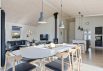 Sommerhus med højt til loftet og udespa på terrassen (billede 9)