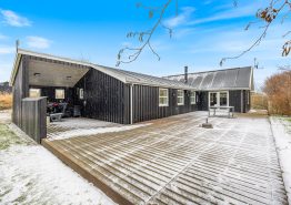 Spændende, lyst og arkitekttegnet feriehus tæt på Søndervig. Kat. nr.:  , 