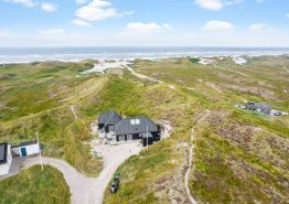 Dejligt sommerhus med sauna og vildmarksbad i første klitrække