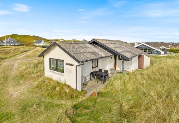 Hyggeligt sommerhus i Søndervig kun 150 meter fra stranden