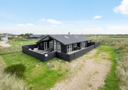 Kvalitetshus med lukket terrasse og udespa