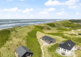 Meget flot og lækkert sommerhus i første klitrække