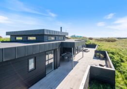 Lækkert sommerhus med spa og sauna- kun 200 meter fra stranden