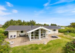 Skønt sommerhus i Søndervig med brændeovn, sauna og spa