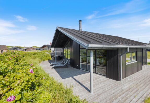 Skønt sommerhus på dejlig beliggenhed – 300 meter fra stranden