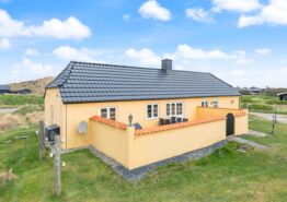Klassisches Ferienhaus mit geschlossener Terrasse und Sauna. Kat. nr.:  iW1195, Holmsborgvej 43;