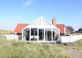 Velholdt sommerhus med spa og sauna kun 200 meter fra stranden