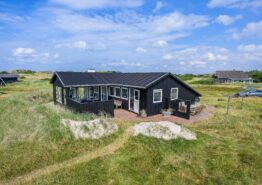 Lyst og velholdt sommerhus i Søndervig kun 450 meter fra stranden. Kat. nr.:  iW1208, Wolle Friks Vej 32;