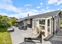 Traditionelles Ferienhaus mit Kamin und Wintergarten