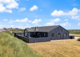 Moderne aktivitetshus til 10 personer med udendørs spabad