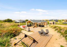 Strandnahes  Ferienhaus in Søndervig mit Außendusche